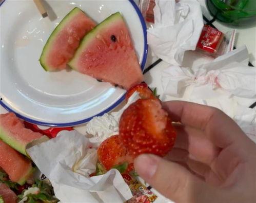 汾阳草莓吃瓜,甜蜜瓜果，品味田园风光